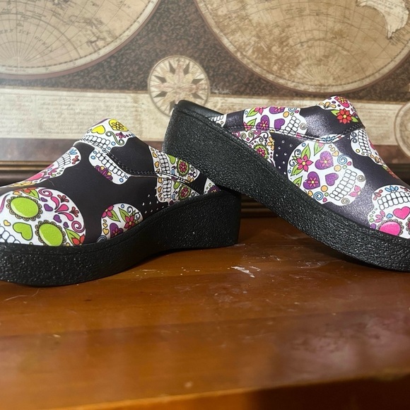 TERLIK SABO • Skull Flower Leather Clog Slippers - Picture 7 of 7